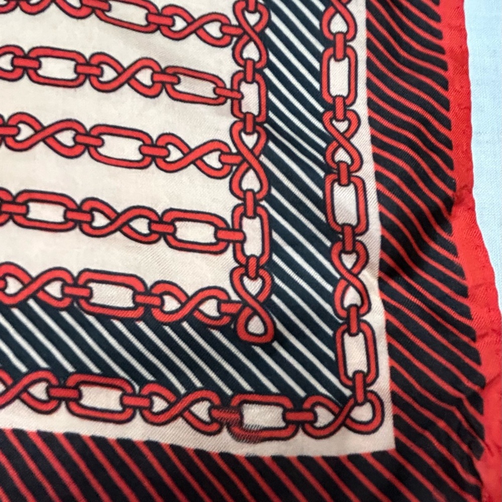 Vintage Red and White Chain Pattern Scarf - Picture 3 of 9